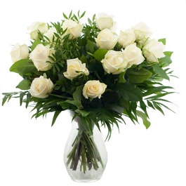 Boeket van alleen witte rozen